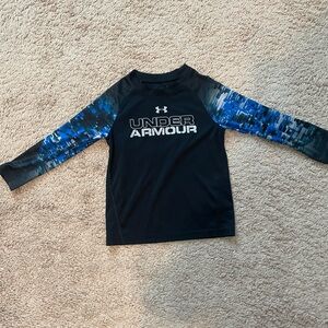 Under Armour Kids Rashguard - Black with Blue Patterned Sleeves